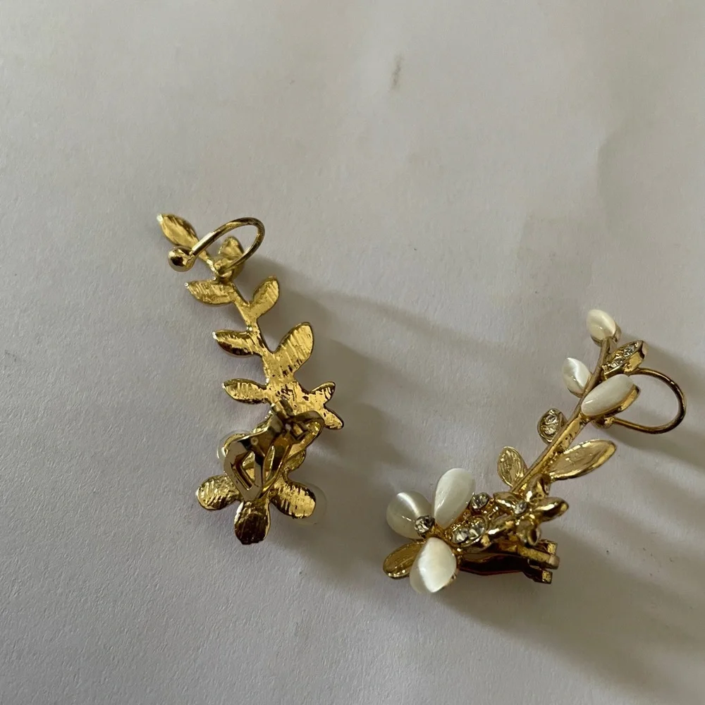 Floral Ear Cuff - Picture 4 of 8